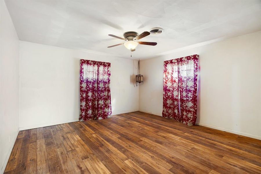 Spacious, unfurnished interior of a new home in , Blossom (Image 12).