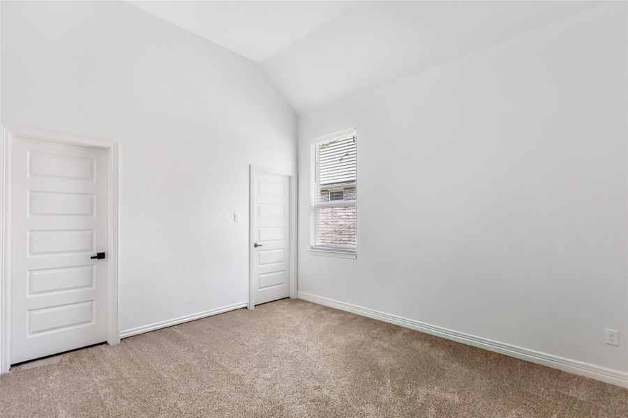 Spacious, unfurnished interior of a new home in , Anahuac (Image 29).