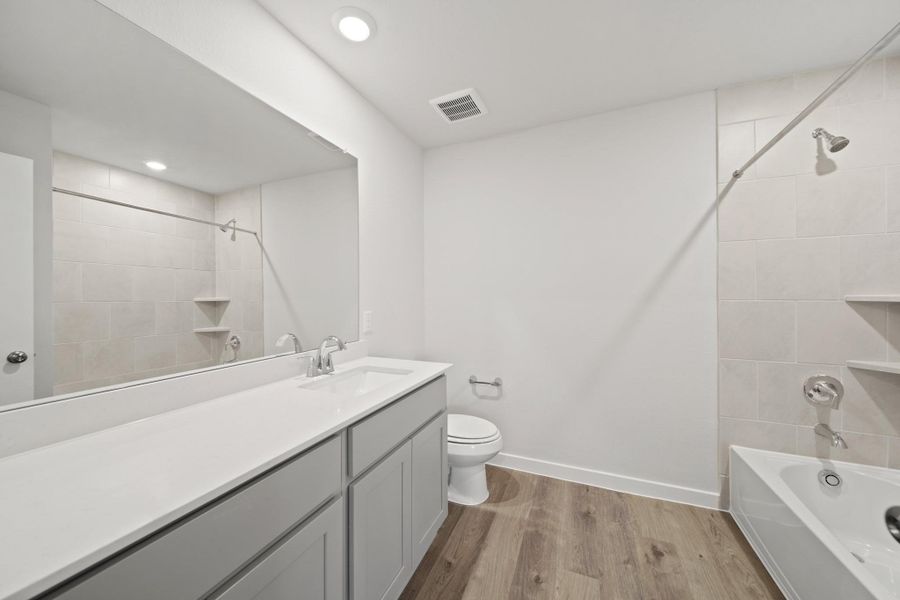 Furnished interior view inside a new home in Valor Park, Bay City (Image 11).