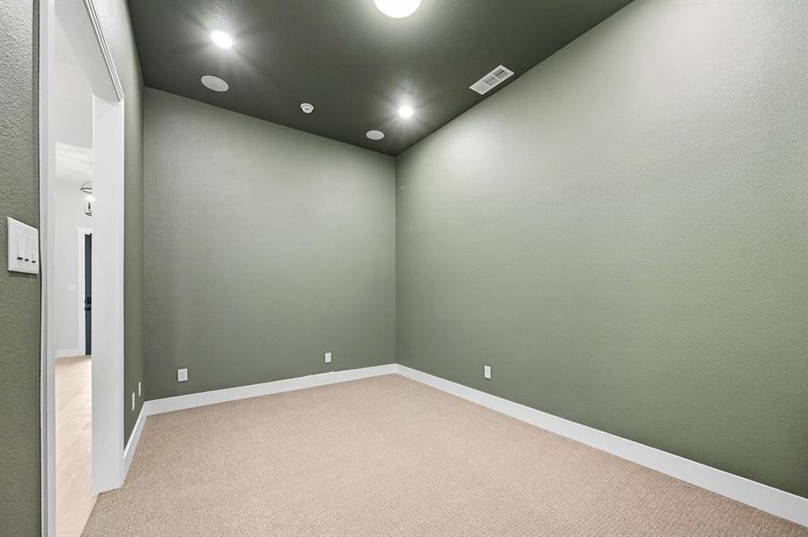 Spacious, unfurnished interior of a new home in Dove Hollow, Waxahachie (Image 12). Spacious, unfurnished interior of a new home in Dove Hollow, Waxahachie (Image 12).