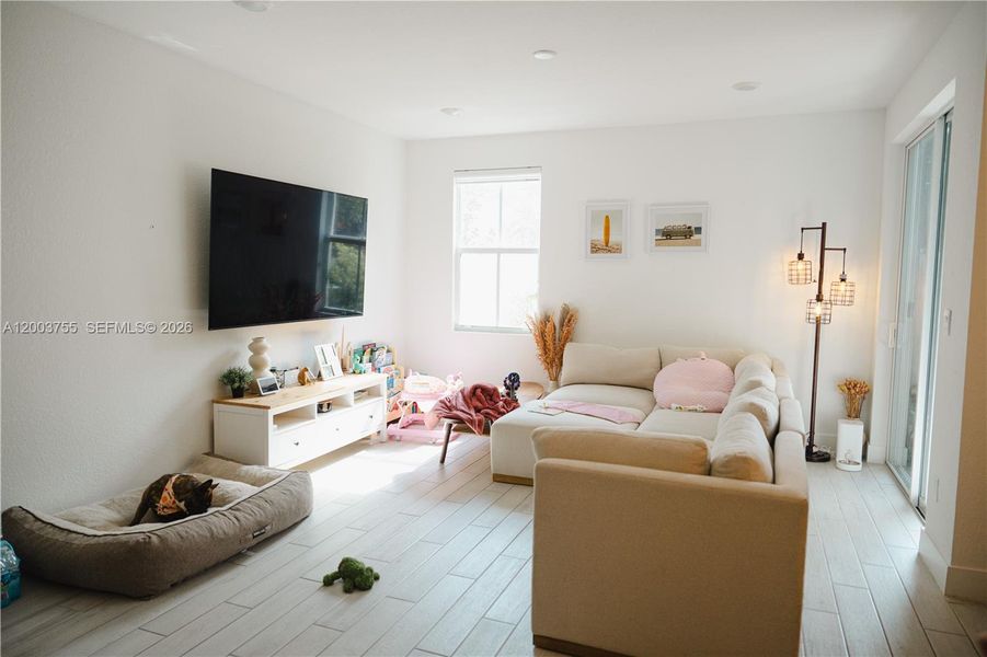 Furnished interior view inside a new home in , Pembroke Pines (Image 15).