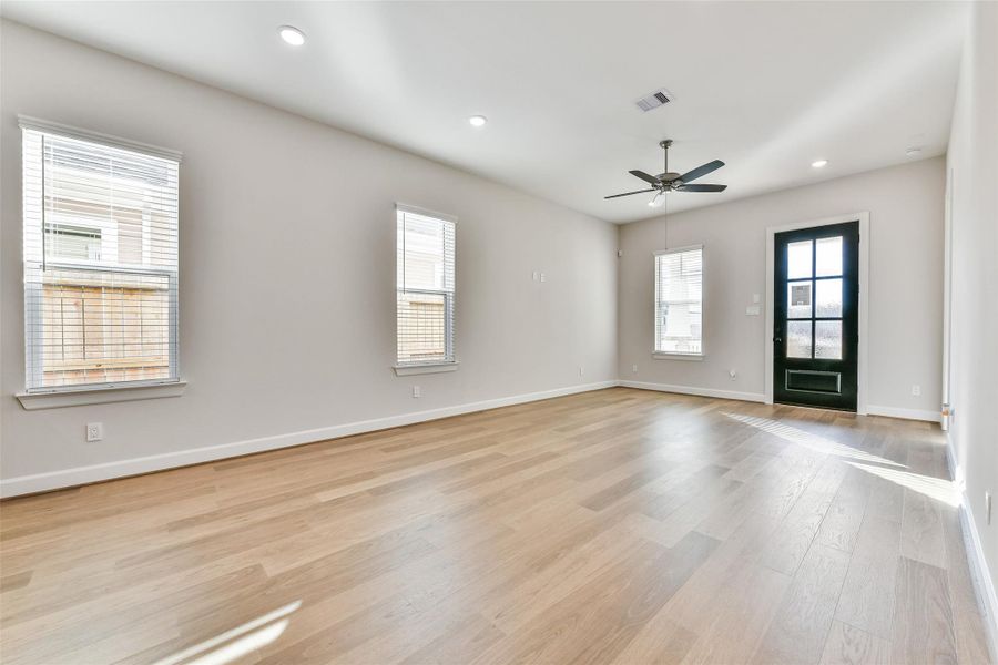 Spacious, unfurnished interior of a new home in Pearland Old Townsite, Pearland (Image 14).