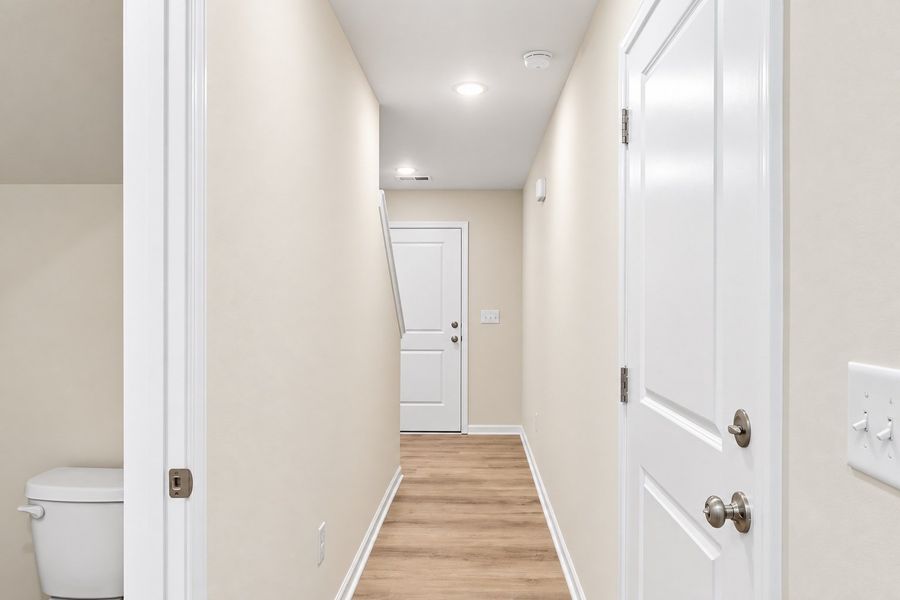 Spacious, unfurnished interior of a new home in Cameron Ridge, Columbia (Image 22). Spacious, unfurnished interior of a new home in Cameron Ridge, Columbia (Image 22).