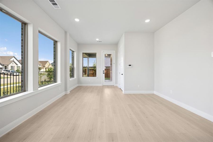 Spacious, unfurnished interior of a new home in Mantua Point Gardens, Van Alstyne (Image 16). Spacious, unfurnished interior of a new home in Mantua Point Gardens, Van Alstyne (Image 16).