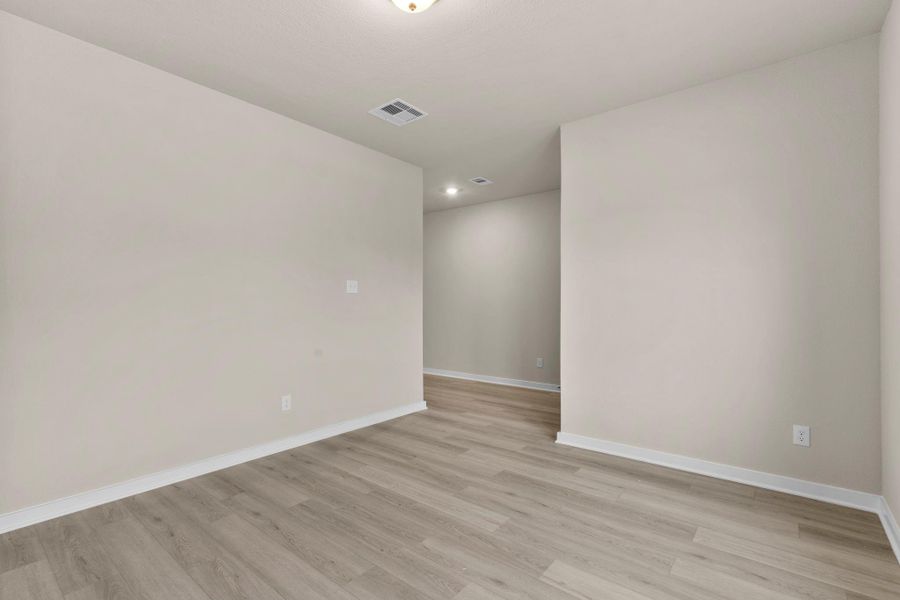 Spacious, unfurnished interior of a new home in Westridge Cove, Conroe (Image 25).