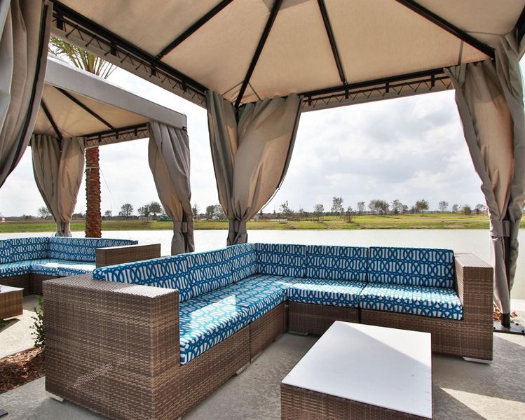 Community amenities in Meridiana, Manvel (Image 6).