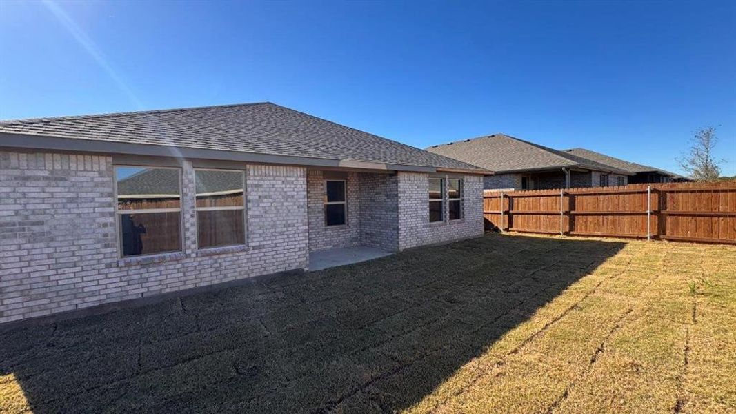 Exterior details and patio area of a home in Meadowbrook Estates, Cleburne (Image 3).