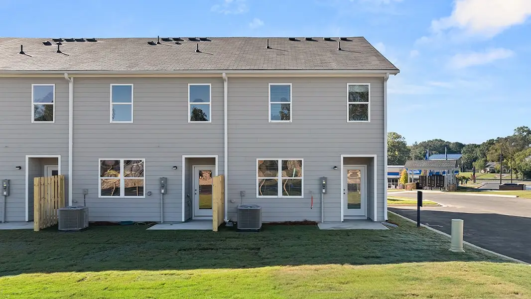 Exterior details and patio area of a home in Woodbury Park, South Fulton (Image 3).