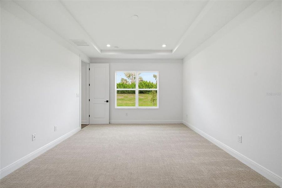 Spacious, unfurnished interior of a new home in North River Ranch, Parrish (Image 14).