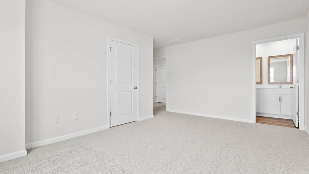 Spacious, unfurnished interior of a new home in Covington Village, Greer (Image 33).