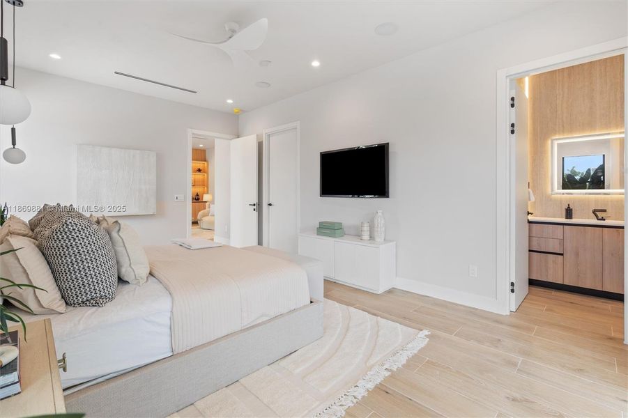 Furnished interior view inside a new home in , Fort Lauderdale (Image 17).