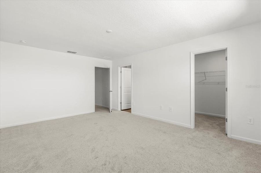 Spacious, unfurnished interior of a new home in , Ocala (Image 33).