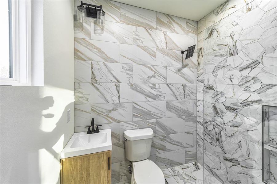 Furnished interior view inside a new home in , Dallas (Image 13).