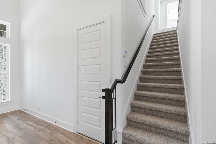 Spacious, unfurnished interior of a new home in Prominence Urban, San Antonio (Image 41).