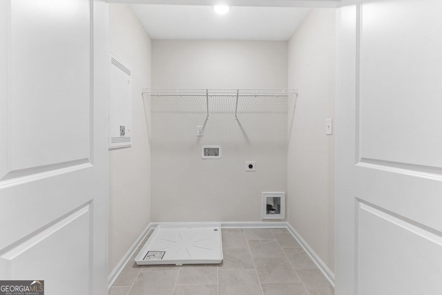 Spacious, unfurnished interior of a new home in Juliette Crossing, Forsyth (Image 89).