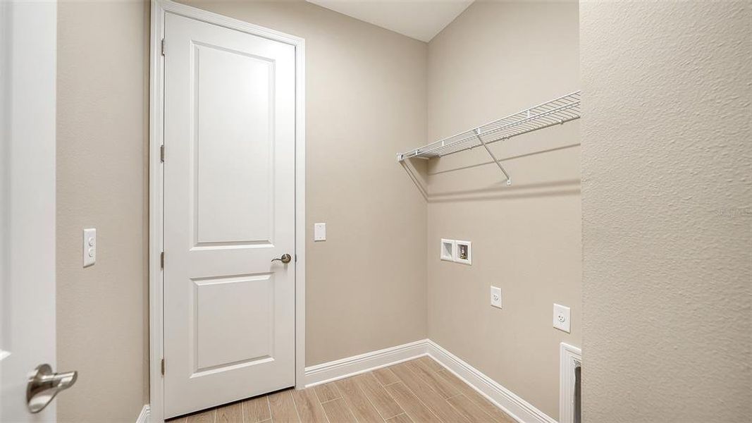 Spacious, unfurnished interior of a new home in Palmera, Venice (Image 16). Spacious, unfurnished interior of a new home in Palmera, Venice (Image 16).