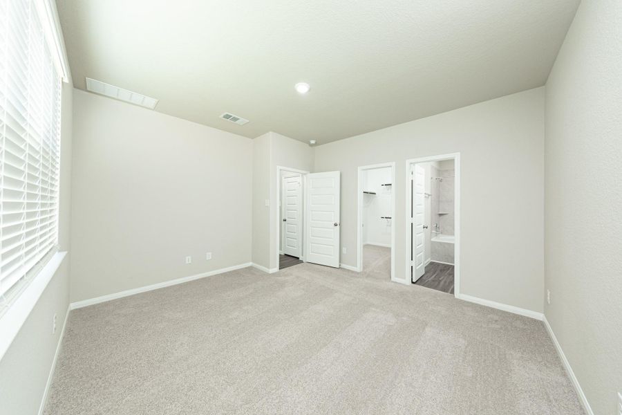 Spacious, unfurnished interior of a new home in Wayside Village, Houston (Image 37).