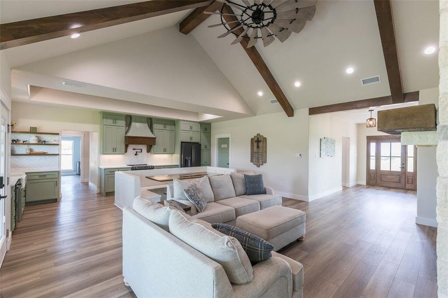 Furnished interior view inside a new home in , Ovalo (Image 6).