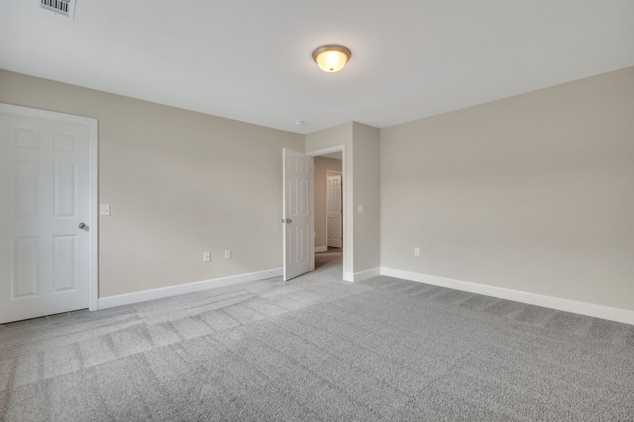 Spacious, unfurnished interior of a new home in Wexford, Richmond Hill (Image 26).