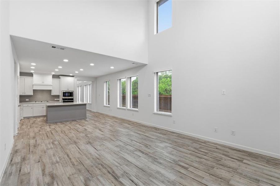 Spacious, unfurnished interior of a new home in Prairie Oaks, Oak Point (Image 25). Spacious, unfurnished interior of a new home in Prairie Oaks, Oak Point (Image 25).