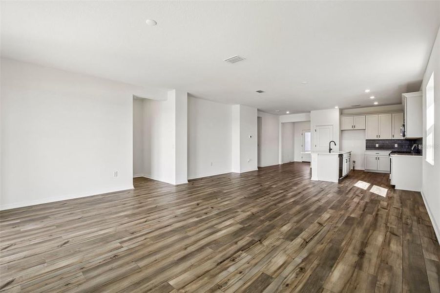Spacious, unfurnished interior of a new home in Coasterra, Palmetto (Image 14).