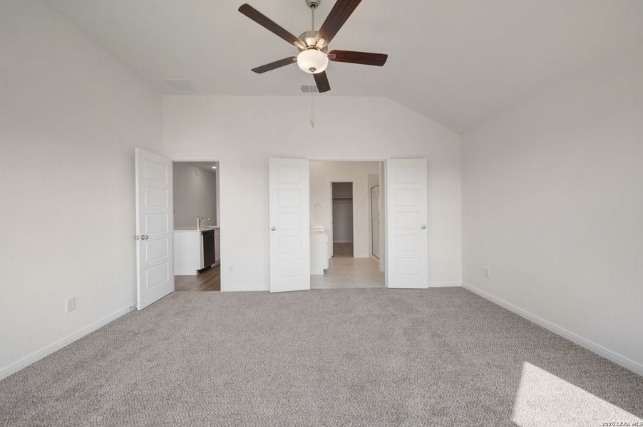 Spacious, unfurnished interior of a new home in Meadows at Clear Springs, New Braunfels (Image 39).