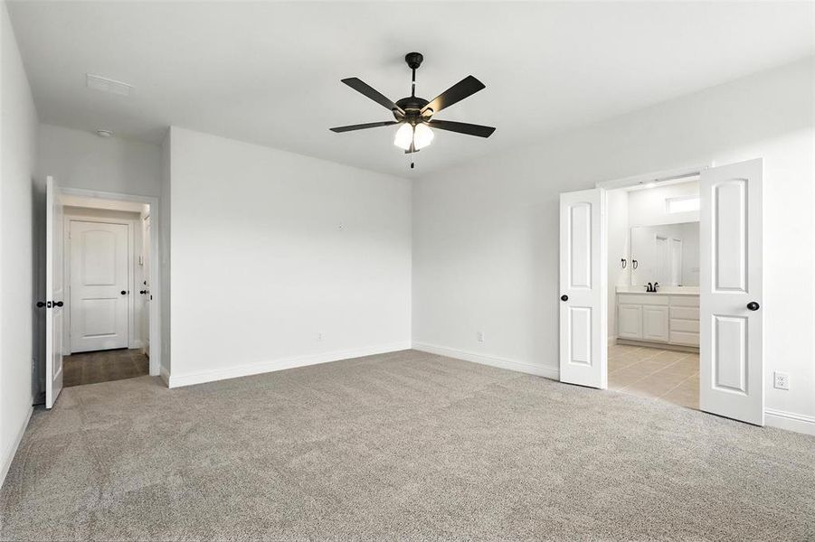 Spacious, unfurnished interior of a new home in Stoneview, Glen Rose (Image 31). Spacious, unfurnished interior of a new home in Stoneview, Glen Rose (Image 31).
