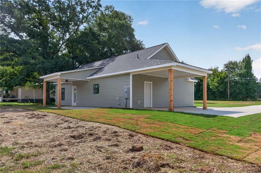 Exterior details and patio area of a home in , Cedartown (Image 4).