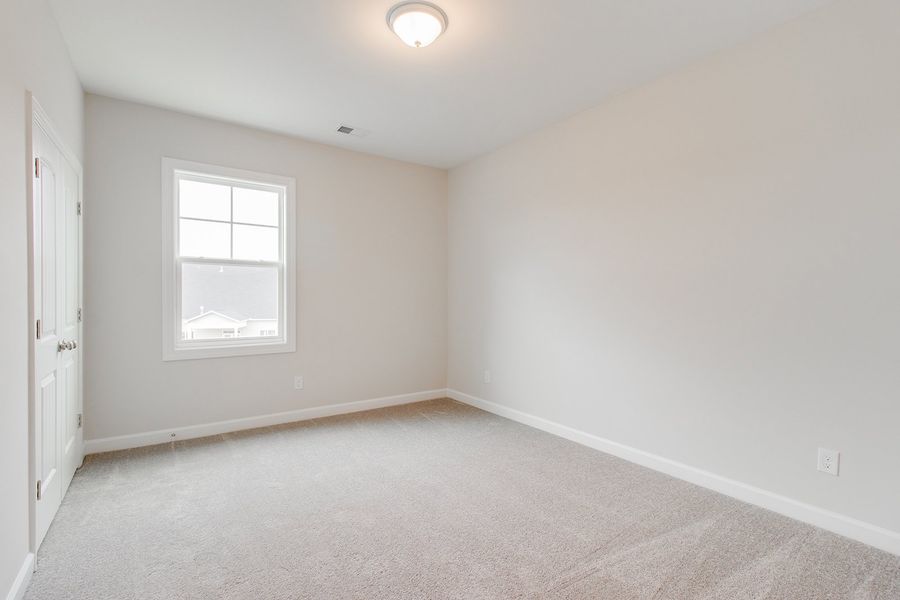 Spacious, unfurnished interior of a new home in Palmetto Shores, Chapin (Image 40).