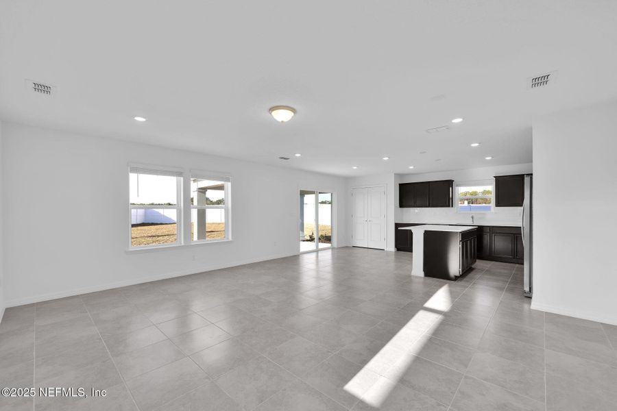 Spacious, unfurnished interior of a new home in Wells Landing, Jacksonville (Image 22).