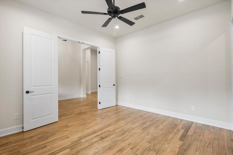 Spacious, unfurnished interior of a new home in , Mineola (Image 24).