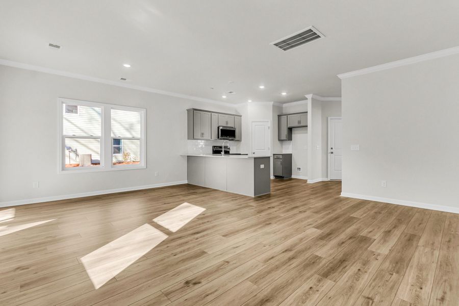 Spacious, unfurnished interior of a new home in Central Creek, Goose Creek (Image 22).
