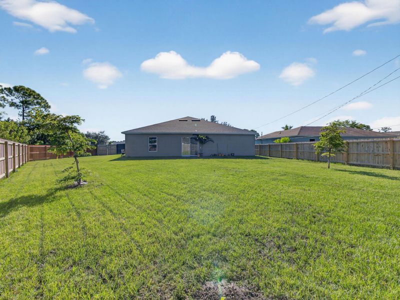 Exterior details and patio area of a home in , Port St. Lucie (Image 20).