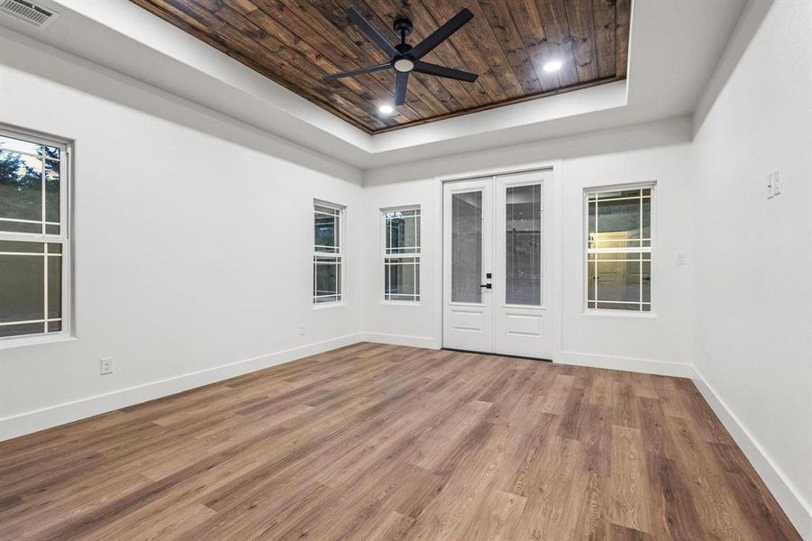 Spacious, unfurnished interior of a new home in , Bonham (Image 22).