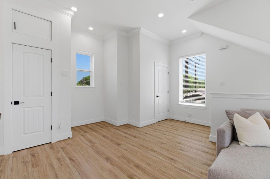 Spacious, unfurnished interior of a new home in , Houston (Image 25).