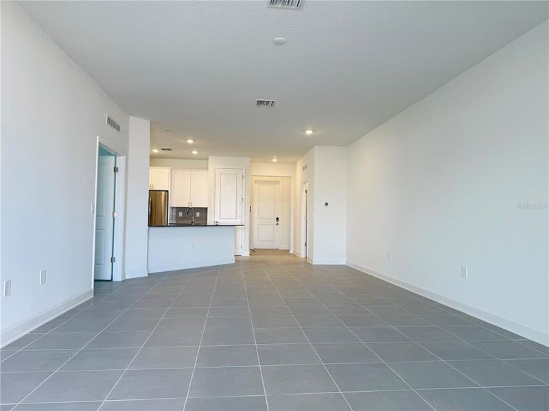 Spacious, unfurnished interior of a new home in Tohoqua, Kissimmee (Image 12). Spacious, unfurnished interior of a new home in Tohoqua, Kissimmee (Image 12).