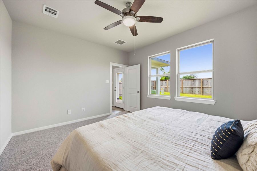 Furnished interior view inside a new home in La Segarra 40', Brookshire (Image 18).