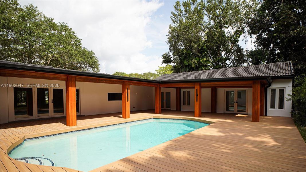 Exterior details and patio area of a home in , Palmetto Bay (Image 23).