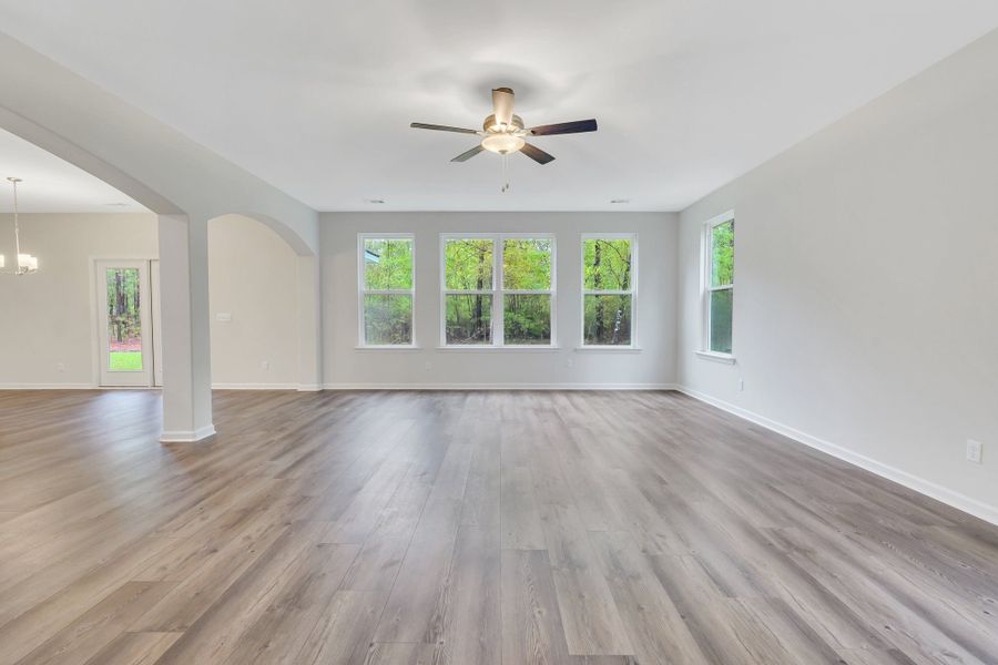 Spacious, unfurnished interior of a new home in NorthShore on the St. Marys River, Kingsland (Image 24).