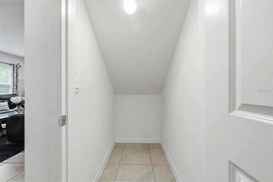 Spacious, unfurnished interior of a new home in Lake Diamond, Ocala (Image 24).