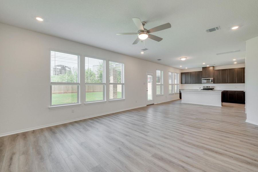 Spacious, unfurnished interior of a new home in Mustang Valley, Manor (Image 13). Spacious, unfurnished interior of a new home in Mustang Valley, Manor (Image 13).
