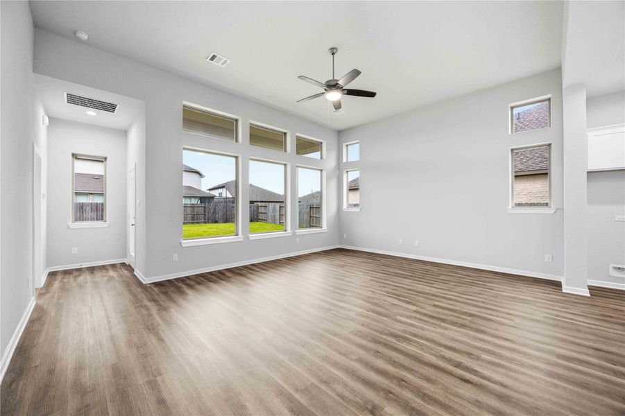 Spacious, unfurnished interior of a new home in Lago Mar  50'  &  55', Texas City (Image 29).