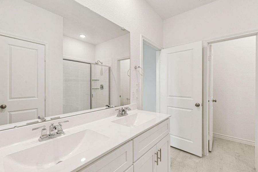 Furnished interior view inside a new home in River Ranch, Dayton (Image 8).