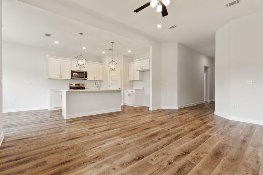 Spacious, unfurnished interior of a new home in Blossom Grove, Crestview (Image 34).