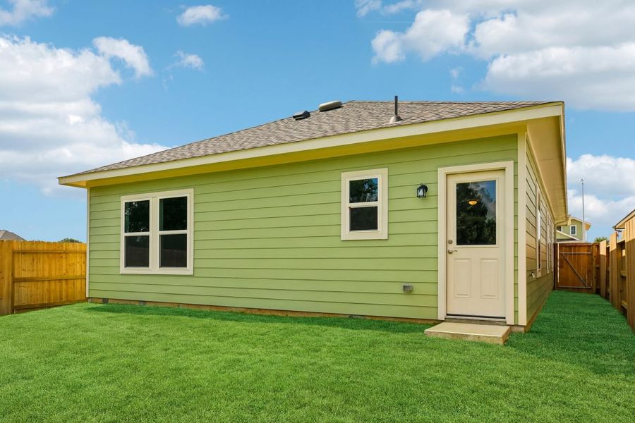 Exterior details and patio area of a home in Mustang Meadows, Waller (Image 3).