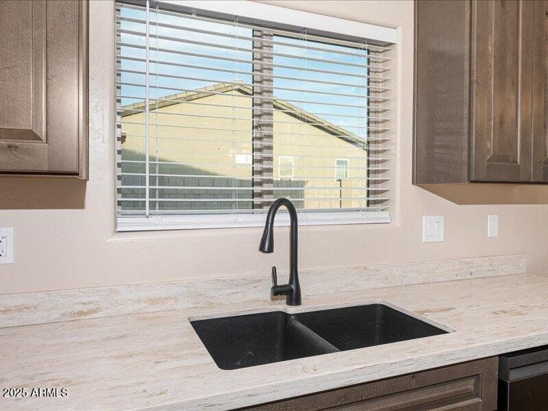 17-10879-Reef-Circle-17