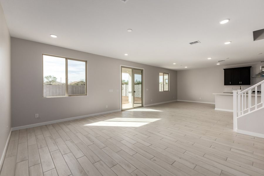 Spacious, unfurnished interior of a new home in Sunrise, Sun City West (Image 8). Spacious, unfurnished interior of a new home in Sunrise, Sun City West (Image 8).