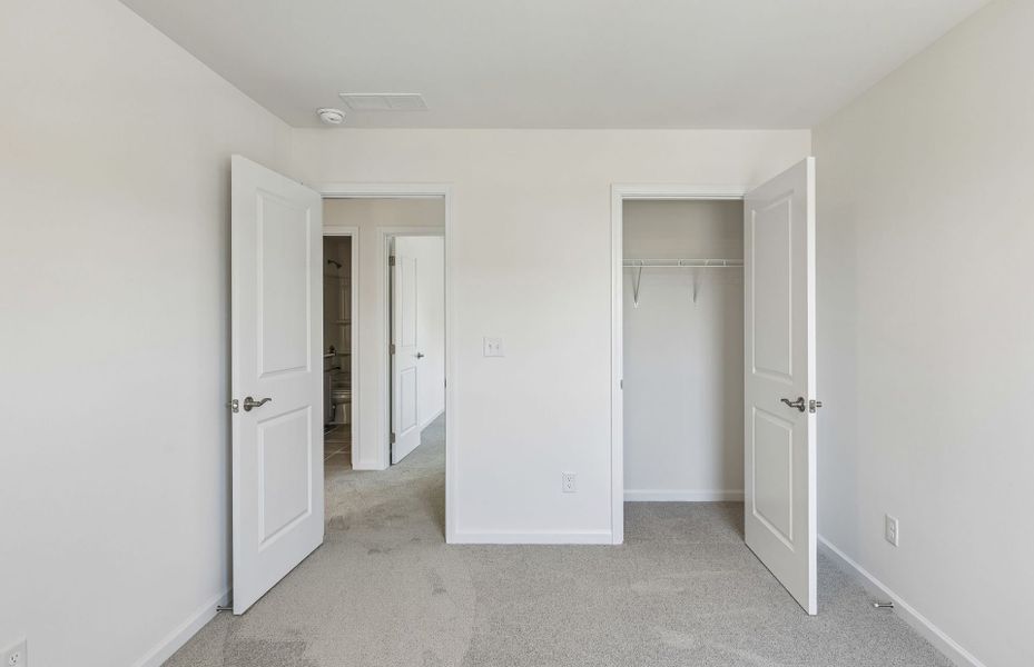 Spacious, unfurnished interior of a new home in Independence at Carter's Station, Columbia (Image 14).