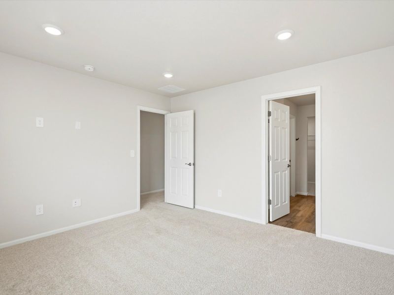 Spacious, unfurnished interior of a new home in Three Hills, Morrison (Image 14).