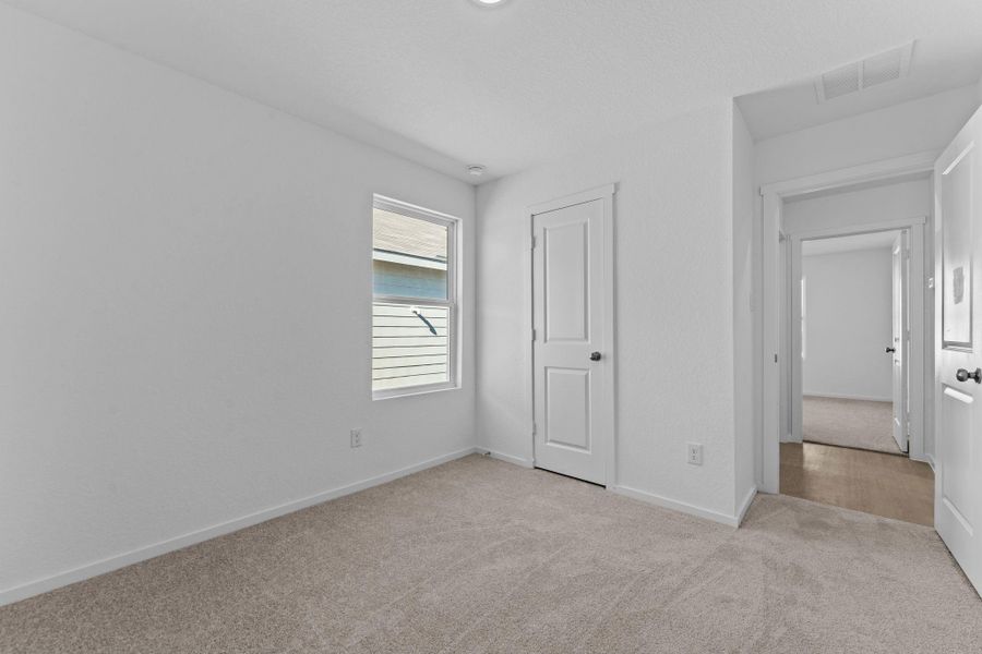 Spacious, unfurnished interior of a new home in Friendship Oaks, Fredericksburg (Image 11).